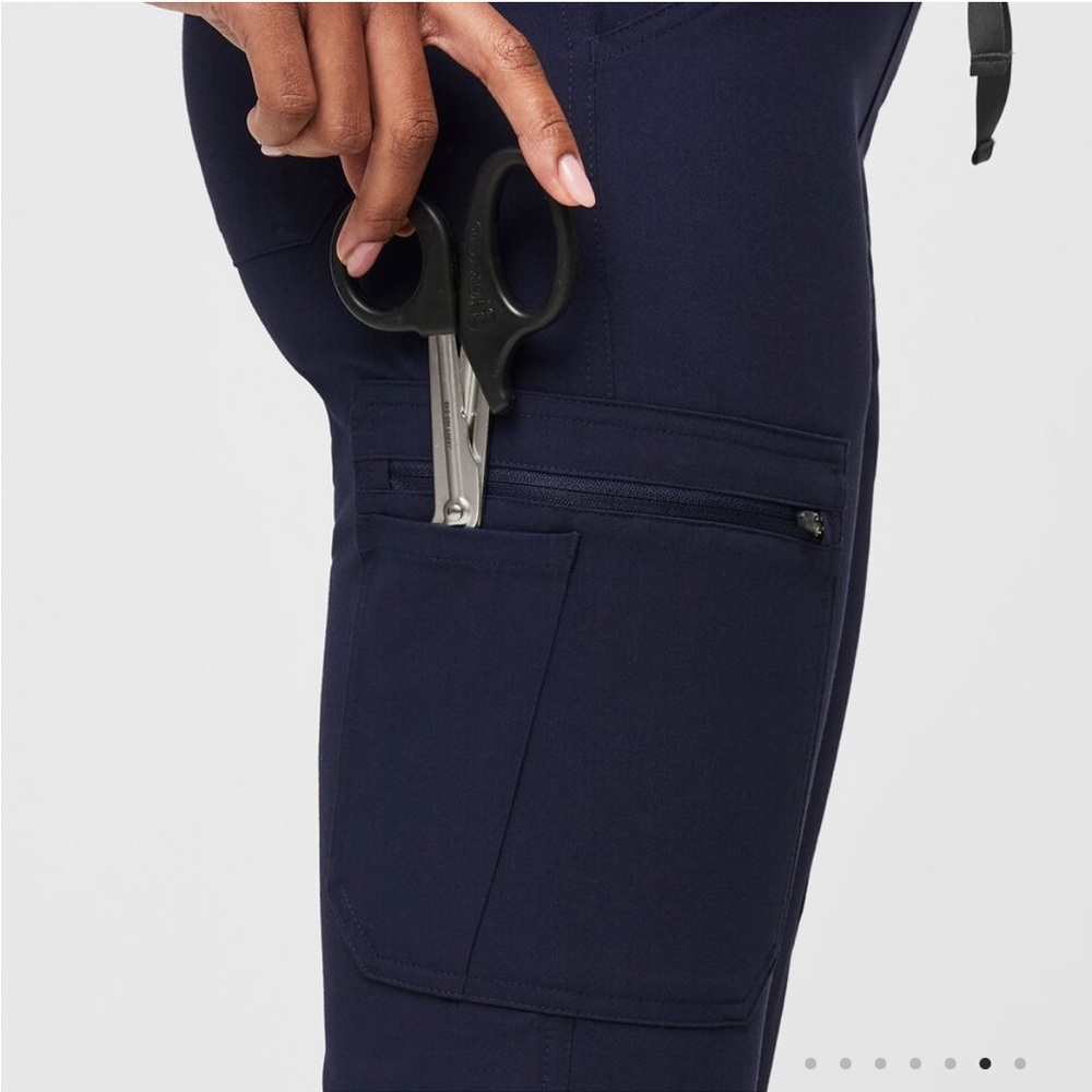 FIGS Yola scrub pants - Navy Blue -XS - Picture 3 of 11